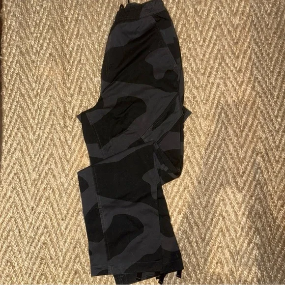 Jordan Essential Chicago Dark Camouflage Cargo Pants - Picture 5 of 7